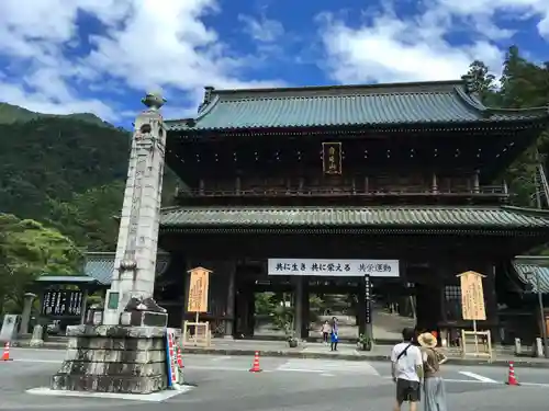 久遠寺の建物その他