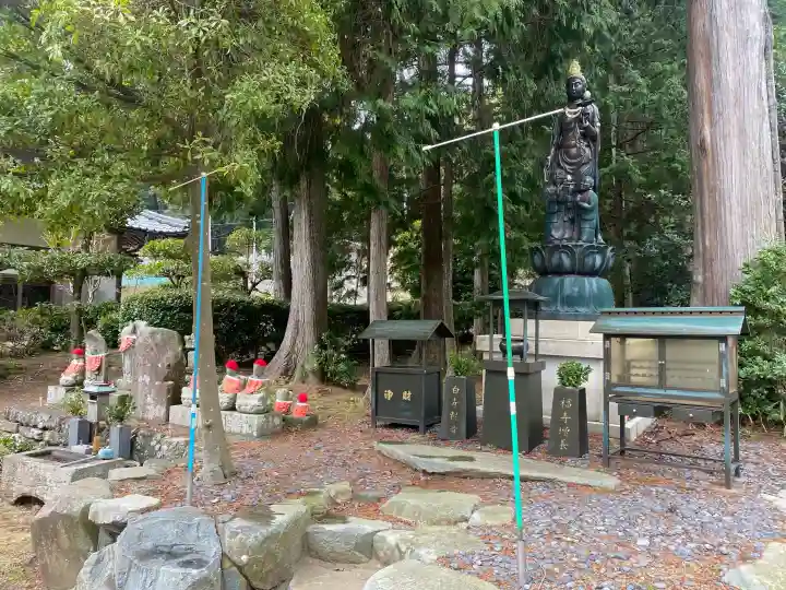 中山寺の{uncategorized: "未分類", other: "その他", undefined: "問題あり", building: "その他建物", grave: "お墓", sacred_gate: "鳥居", guardian: "狛犬", statue: "像", buddha: "仏像", history: "歴史", nature: "自然", garden: "庭園", animal: "動物", pagoda: "塔", temizu: "手水舎", mountain_gate: "山門・神門", sanctuary: "本殿・本堂", subordinate: "末社・摂社", art: "芸術", scenery: "景色", jizo: "地蔵", ema: "絵馬", goshuin: "御朱印", omikuji: "おみくじ", items: "授与品その他", amulet: "お守り", goshuincho: "御朱印帳", eats: "食事", festival: "お祭り", votive_dance: "神楽", shichigosan: "七五三参", wedding: "結婚式", experience: "体験その他", initially: "初詣", around: "周辺", anti_infection: "感染症対策"}