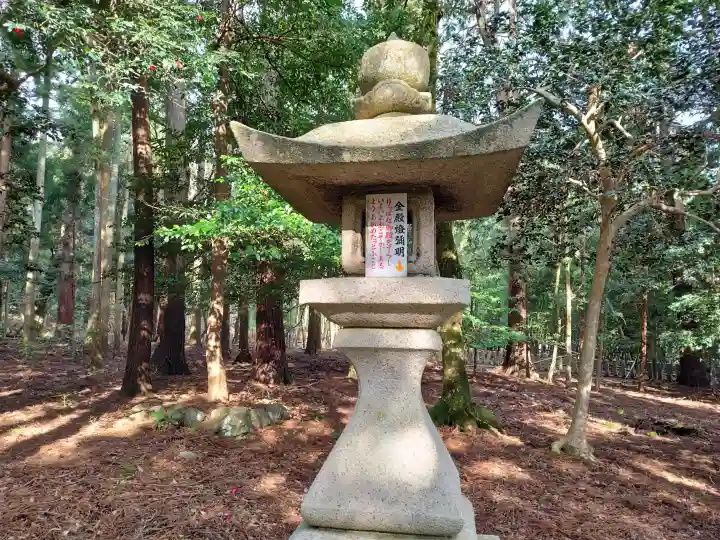 若狭彦神社(上社)の{uncategorized: "未分類", other: "その他", undefined: "問題あり", building: "その他建物", grave: "お墓", sacred_gate: "鳥居", guardian: "狛犬", statue: "像", buddha: "仏像", history: "歴史", nature: "自然", garden: "庭園", animal: "動物", pagoda: "塔", temizu: "手水舎", mountain_gate: "山門・神門", sanctuary: "本殿・本堂", subordinate: "末社・摂社", art: "芸術", scenery: "景色", jizo: "地蔵", ema: "絵馬", goshuin: "御朱印", omikuji: "おみくじ", items: "授与品その他", amulet: "お守り", goshuincho: "御朱印帳", eats: "食事", festival: "お祭り", votive_dance: "神楽", shichigosan: "七五三参", wedding: "結婚式", experience: "体験その他", initially: "初詣", around: "周辺", anti_infection: "感染症対策"}