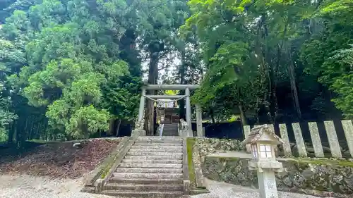 比沼麻奈為神社の鳥居