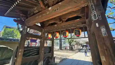 新井薬師（梅照院）の{uncategorized: "未分類", other: "その他", undefined: "問題あり", building: "その他建物", grave: "お墓", sacred_gate: "鳥居", guardian: "狛犬", statue: "像", buddha: "仏像", history: "歴史", nature: "自然", garden: "庭園", animal: "動物", pagoda: "塔", temizu: "手水舎", mountain_gate: "山門・神門", sanctuary: "本殿・本堂", subordinate: "末社・摂社", art: "芸術", scenery: "景色", jizo: "地蔵", ema: "絵馬", goshuin: "御朱印", omikuji: "おみくじ", items: "授与品その他", amulet: "お守り", goshuincho: "御朱印帳", eats: "食事", festival: "お祭り", votive_dance: "神楽", shichigosan: "七五三参", wedding: "結婚式", experience: "体験その他", initially: "初詣", around: "周辺", anti_infection: "感染症対策"}