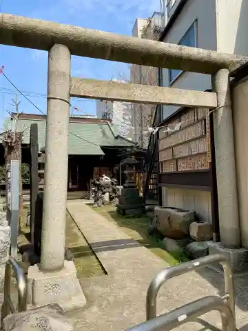 稲荷神社の{uncategorized: "未分類", other: "その他", undefined: "問題あり", building: "その他建物", grave: "お墓", sacred_gate: "鳥居", guardian: "狛犬", statue: "像", buddha: "仏像", history: "歴史", nature: "自然", garden: "庭園", animal: "動物", pagoda: "塔", temizu: "手水舎", mountain_gate: "山門・神門", sanctuary: "本殿・本堂", subordinate: "末社・摂社", art: "芸術", scenery: "景色", jizo: "地蔵", ema: "絵馬", goshuin: "御朱印", omikuji: "おみくじ", items: "授与品その他", amulet: "お守り", goshuincho: "御朱印帳", eats: "食事", festival: "お祭り", votive_dance: "神楽", shichigosan: "七五三参", wedding: "結婚式", experience: "体験その他", initially: "初詣", around: "周辺", anti_infection: "感染症対策"}