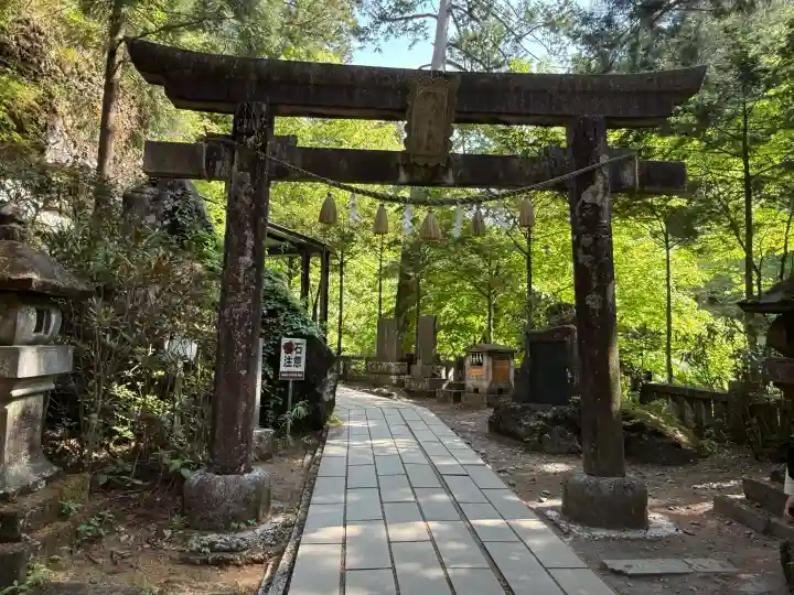 榛名神社の{uncategorized: "未分類", other: "その他", undefined: "問題あり", building: "その他建物", grave: "お墓", sacred_gate: "鳥居", guardian: "狛犬", statue: "像", buddha: "仏像", history: "歴史", nature: "自然", garden: "庭園", animal: "動物", pagoda: "塔", temizu: "手水舎", mountain_gate: "山門・神門", sanctuary: "本殿・本堂", subordinate: "末社・摂社", art: "芸術", scenery: "景色", jizo: "地蔵", ema: "絵馬", goshuin: "御朱印", omikuji: "おみくじ", items: "授与品その他", amulet: "お守り", goshuincho: "御朱印帳", eats: "食事", festival: "お祭り", votive_dance: "神楽", shichigosan: "七五三参", wedding: "結婚式", experience: "体験その他", initially: "初詣", around: "周辺", anti_infection: "感染症対策"}