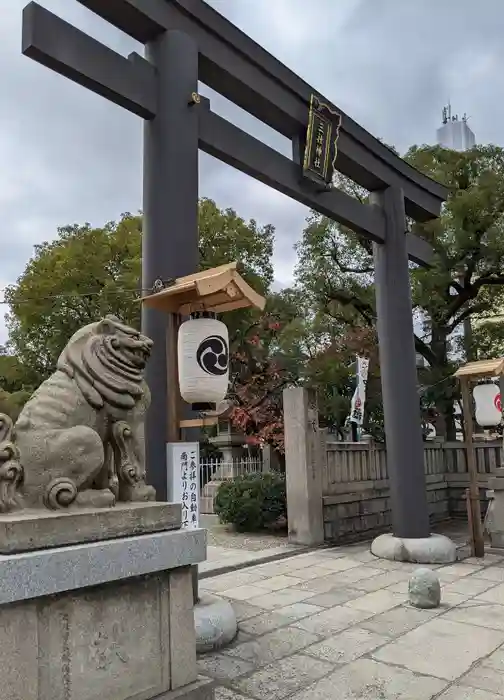 三社神社の鳥居