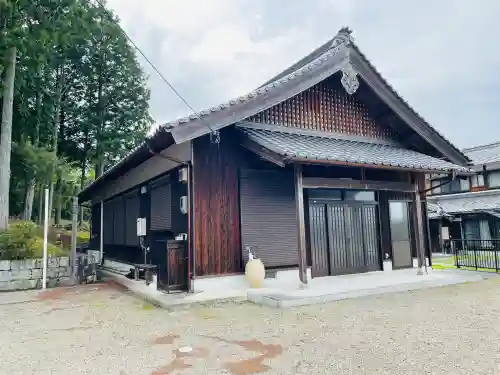 円満寺の{uncategorized: "未分類", other: "その他", undefined: "問題あり", building: "その他建物", grave: "お墓", sacred_gate: "鳥居", guardian: "狛犬", statue: "像", buddha: "仏像", history: "歴史", nature: "自然", garden: "庭園", animal: "動物", pagoda: "塔", temizu: "手水舎", mountain_gate: "山門・神門", sanctuary: "本殿・本堂", subordinate: "末社・摂社", art: "芸術", scenery: "景色", jizo: "地蔵", ema: "絵馬", goshuin: "御朱印", omikuji: "おみくじ", items: "授与品その他", amulet: "お守り", goshuincho: "御朱印帳", eats: "食事", festival: "お祭り", votive_dance: "神楽", shichigosan: "七五三参", wedding: "結婚式", experience: "体験その他", initially: "初詣", around: "周辺", anti_infection: "感染症対策"}