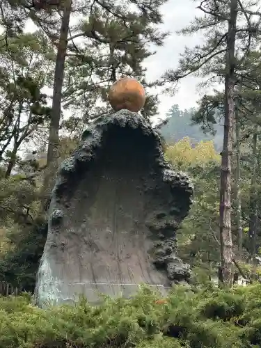 出雲大社の{uncategorized: "未分類", other: "その他", undefined: "問題あり", building: "その他建物", grave: "お墓", sacred_gate: "鳥居", guardian: "狛犬", statue: "像", buddha: "仏像", history: "歴史", nature: "自然", garden: "庭園", animal: "動物", pagoda: "塔", temizu: "手水舎", mountain_gate: "山門・神門", sanctuary: "本殿・本堂", subordinate: "末社・摂社", art: "芸術", scenery: "景色", jizo: "地蔵", ema: "絵馬", goshuin: "御朱印", omikuji: "おみくじ", items: "授与品その他", amulet: "お守り", goshuincho: "御朱印帳", eats: "食事", festival: "お祭り", votive_dance: "神楽", shichigosan: "七五三参", wedding: "結婚式", experience: "体験その他", initially: "初詣", around: "周辺", anti_infection: "感染症対策"}