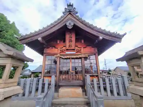 六所社（馬見塚）の本殿・本堂