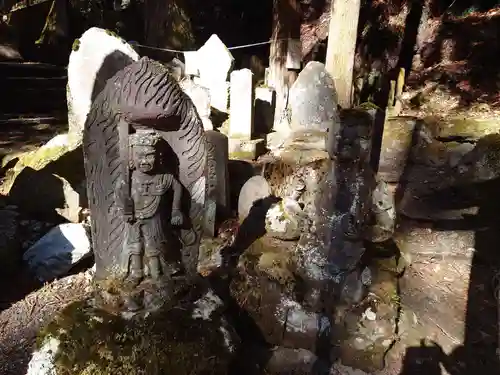 甲斐駒ヶ岳神社の仏像