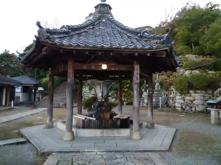 園城寺(三井寺)の手水舎