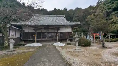 光明院の{uncategorized: "未分類", other: "その他", undefined: "問題あり", building: "その他建物", grave: "お墓", sacred_gate: "鳥居", guardian: "狛犬", statue: "像", buddha: "仏像", history: "歴史", nature: "自然", garden: "庭園", animal: "動物", pagoda: "塔", temizu: "手水舎", mountain_gate: "山門・神門", sanctuary: "本殿・本堂", subordinate: "末社・摂社", art: "芸術", scenery: "景色", jizo: "地蔵", ema: "絵馬", goshuin: "御朱印", omikuji: "おみくじ", items: "授与品その他", amulet: "お守り", goshuincho: "御朱印帳", eats: "食事", festival: "お祭り", votive_dance: "神楽", shichigosan: "七五三参", wedding: "結婚式", experience: "体験その他", initially: "初詣", around: "周辺", anti_infection: "感染症対策"}