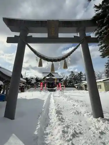 鹿部稲荷神社の{uncategorized: "未分類", other: "その他", undefined: "問題あり", building: "その他建物", grave: "お墓", sacred_gate: "鳥居", guardian: "狛犬", statue: "像", buddha: "仏像", history: "歴史", nature: "自然", garden: "庭園", animal: "動物", pagoda: "塔", temizu: "手水舎", mountain_gate: "山門・神門", sanctuary: "本殿・本堂", subordinate: "末社・摂社", art: "芸術", scenery: "景色", jizo: "地蔵", ema: "絵馬", goshuin: "御朱印", omikuji: "おみくじ", items: "授与品その他", amulet: "お守り", goshuincho: "御朱印帳", eats: "食事", festival: "お祭り", votive_dance: "神楽", shichigosan: "七五三参", wedding: "結婚式", experience: "体験その他", initially: "初詣", around: "周辺", anti_infection: "感染症対策"}