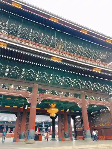 東本願寺（真宗本廟）の{uncategorized: "未分類", other: "その他", undefined: "問題あり", building: "その他建物", grave: "お墓", sacred_gate: "鳥居", guardian: "狛犬", statue: "像", buddha: "仏像", history: "歴史", nature: "自然", garden: "庭園", animal: "動物", pagoda: "塔", temizu: "手水舎", mountain_gate: "山門・神門", sanctuary: "本殿・本堂", subordinate: "末社・摂社", art: "芸術", scenery: "景色", jizo: "地蔵", ema: "絵馬", goshuin: "御朱印", omikuji: "おみくじ", items: "授与品その他", amulet: "お守り", goshuincho: "御朱印帳", eats: "食事", festival: "お祭り", votive_dance: "神楽", shichigosan: "七五三参", wedding: "結婚式", experience: "体験その他", initially: "初詣", around: "周辺", anti_infection: "感染症対策"}