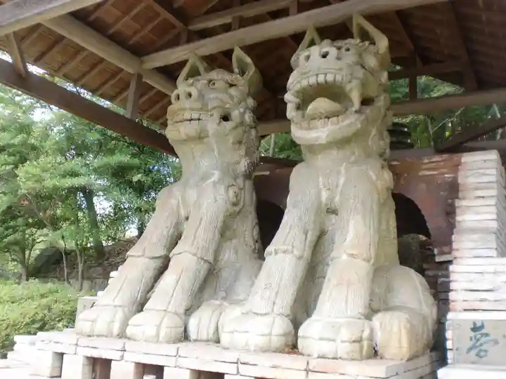 八王子神社の狛犬
