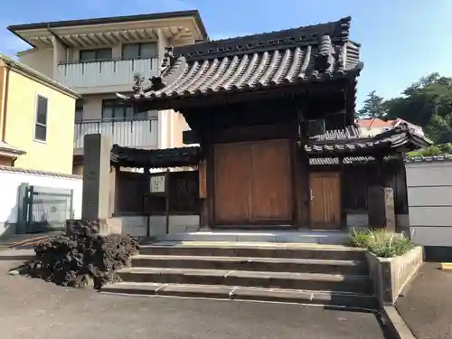 高野山真言宗 泉久山海照寺の山門