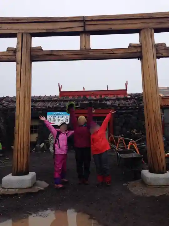 富士山頂上浅間大社奥宮の鳥居