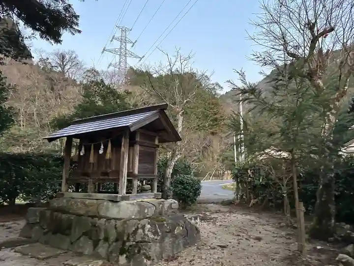 海潮神社の{uncategorized: "未分類", other: "その他", undefined: "問題あり", building: "その他建物", grave: "お墓", sacred_gate: "鳥居", guardian: "狛犬", statue: "像", buddha: "仏像", history: "歴史", nature: "自然", garden: "庭園", animal: "動物", pagoda: "塔", temizu: "手水舎", mountain_gate: "山門・神門", sanctuary: "本殿・本堂", subordinate: "末社・摂社", art: "芸術", scenery: "景色", jizo: "地蔵", ema: "絵馬", goshuin: "御朱印", omikuji: "おみくじ", items: "授与品その他", amulet: "お守り", goshuincho: "御朱印帳", eats: "食事", festival: "お祭り", votive_dance: "神楽", shichigosan: "七五三参", wedding: "結婚式", experience: "体験その他", initially: "初詣", around: "周辺", anti_infection: "感染症対策"}