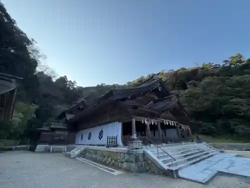 美保神社の{uncategorized: "未分類", other: "その他", undefined: "問題あり", building: "その他建物", grave: "お墓", sacred_gate: "鳥居", guardian: "狛犬", statue: "像", buddha: "仏像", history: "歴史", nature: "自然", garden: "庭園", animal: "動物", pagoda: "塔", temizu: "手水舎", mountain_gate: "山門・神門", sanctuary: "本殿・本堂", subordinate: "末社・摂社", art: "芸術", scenery: "景色", jizo: "地蔵", ema: "絵馬", goshuin: "御朱印", omikuji: "おみくじ", items: "授与品その他", amulet: "お守り", goshuincho: "御朱印帳", eats: "食事", festival: "お祭り", votive_dance: "神楽", shichigosan: "七五三参", wedding: "結婚式", experience: "体験その他", initially: "初詣", around: "周辺", anti_infection: "感染症対策"}