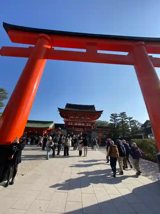 伏見稲荷大社の{uncategorized: "未分類", other: "その他", undefined: "問題あり", building: "その他建物", grave: "お墓", sacred_gate: "鳥居", guardian: "狛犬", statue: "像", buddha: "仏像", history: "歴史", nature: "自然", garden: "庭園", animal: "動物", pagoda: "塔", temizu: "手水舎", mountain_gate: "山門・神門", sanctuary: "本殿・本堂", subordinate: "末社・摂社", art: "芸術", scenery: "景色", jizo: "地蔵", ema: "絵馬", goshuin: "御朱印", omikuji: "おみくじ", items: "授与品その他", amulet: "お守り", goshuincho: "御朱印帳", eats: "食事", festival: "お祭り", votive_dance: "神楽", shichigosan: "七五三参", wedding: "結婚式", experience: "体験その他", initially: "初詣", around: "周辺", anti_infection: "感染症対策"}