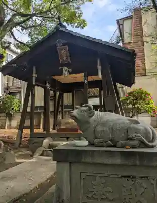 八幡社（篠原八幡社）の{uncategorized: "未分類", other: "その他", undefined: "問題あり", building: "その他建物", grave: "お墓", sacred_gate: "鳥居", guardian: "狛犬", statue: "像", buddha: "仏像", history: "歴史", nature: "自然", garden: "庭園", animal: "動物", pagoda: "塔", temizu: "手水舎", mountain_gate: "山門・神門", sanctuary: "本殿・本堂", subordinate: "末社・摂社", art: "芸術", scenery: "景色", jizo: "地蔵", ema: "絵馬", goshuin: "御朱印", omikuji: "おみくじ", items: "授与品その他", amulet: "お守り", goshuincho: "御朱印帳", eats: "食事", festival: "お祭り", votive_dance: "神楽", shichigosan: "七五三参", wedding: "結婚式", experience: "体験その他", initially: "初詣", around: "周辺", anti_infection: "感染症対策"}