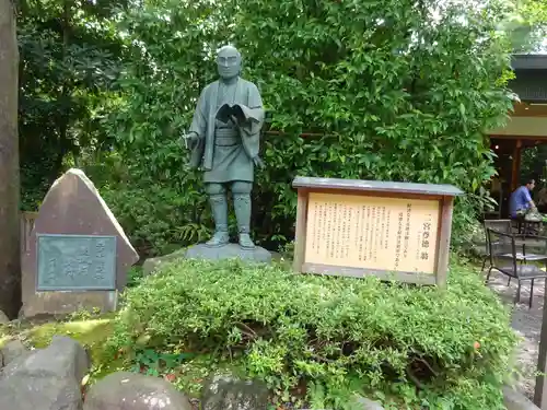 報徳二宮神社の像