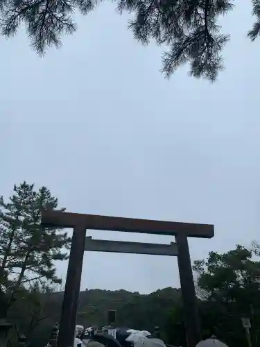 伊勢神宮内宮（皇大神宮）の{uncategorized: "未分類", other: "その他", undefined: "問題あり", building: "その他建物", grave: "お墓", sacred_gate: "鳥居", guardian: "狛犬", statue: "像", buddha: "仏像", history: "歴史", nature: "自然", garden: "庭園", animal: "動物", pagoda: "塔", temizu: "手水舎", mountain_gate: "山門・神門", sanctuary: "本殿・本堂", subordinate: "末社・摂社", art: "芸術", scenery: "景色", jizo: "地蔵", ema: "絵馬", goshuin: "御朱印", omikuji: "おみくじ", items: "授与品その他", amulet: "お守り", goshuincho: "御朱印帳", eats: "食事", festival: "お祭り", votive_dance: "神楽", shichigosan: "七五三参", wedding: "結婚式", experience: "体験その他", initially: "初詣", around: "周辺", anti_infection: "感染症対策"}