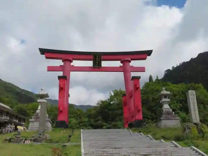 湯殿山神社(出羽三山神社)(山形県)