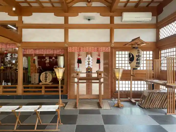 諏訪神社の{uncategorized: "未分類", other: "その他", undefined: "問題あり", building: "その他建物", grave: "お墓", sacred_gate: "鳥居", guardian: "狛犬", statue: "像", buddha: "仏像", history: "歴史", nature: "自然", garden: "庭園", animal: "動物", pagoda: "塔", temizu: "手水舎", mountain_gate: "山門・神門", sanctuary: "本殿・本堂", subordinate: "末社・摂社", art: "芸術", scenery: "景色", jizo: "地蔵", ema: "絵馬", goshuin: "御朱印", omikuji: "おみくじ", items: "授与品その他", amulet: "お守り", goshuincho: "御朱印帳", eats: "食事", festival: "お祭り", votive_dance: "神楽", shichigosan: "七五三参", wedding: "結婚式", experience: "体験その他", initially: "初詣", around: "周辺", anti_infection: "感染症対策"}