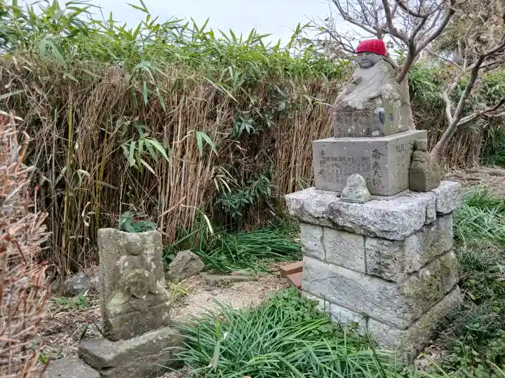 大円寺の{uncategorized: "未分類", other: "その他", undefined: "問題あり", building: "その他建物", grave: "お墓", sacred_gate: "鳥居", guardian: "狛犬", statue: "像", buddha: "仏像", history: "歴史", nature: "自然", garden: "庭園", animal: "動物", pagoda: "塔", temizu: "手水舎", mountain_gate: "山門・神門", sanctuary: "本殿・本堂", subordinate: "末社・摂社", art: "芸術", scenery: "景色", jizo: "地蔵", ema: "絵馬", goshuin: "御朱印", omikuji: "おみくじ", items: "授与品その他", amulet: "お守り", goshuincho: "御朱印帳", eats: "食事", festival: "お祭り", votive_dance: "神楽", shichigosan: "七五三参", wedding: "結婚式", experience: "体験その他", initially: "初詣", around: "周辺", anti_infection: "感染症対策"}
