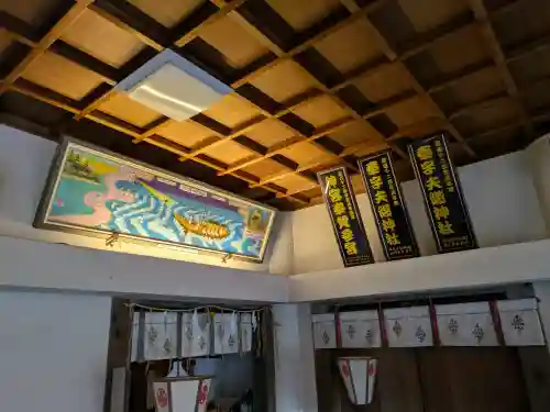 宇夫階神社の{uncategorized: "未分類", other: "その他", undefined: "問題あり", building: "その他建物", grave: "お墓", sacred_gate: "鳥居", guardian: "狛犬", statue: "像", buddha: "仏像", history: "歴史", nature: "自然", garden: "庭園", animal: "動物", pagoda: "塔", temizu: "手水舎", mountain_gate: "山門・神門", sanctuary: "本殿・本堂", subordinate: "末社・摂社", art: "芸術", scenery: "景色", jizo: "地蔵", ema: "絵馬", goshuin: "御朱印", omikuji: "おみくじ", items: "授与品その他", amulet: "お守り", goshuincho: "御朱印帳", eats: "食事", festival: "お祭り", votive_dance: "神楽", shichigosan: "七五三参", wedding: "結婚式", experience: "体験その他", initially: "初詣", around: "周辺", anti_infection: "感染症対策"}