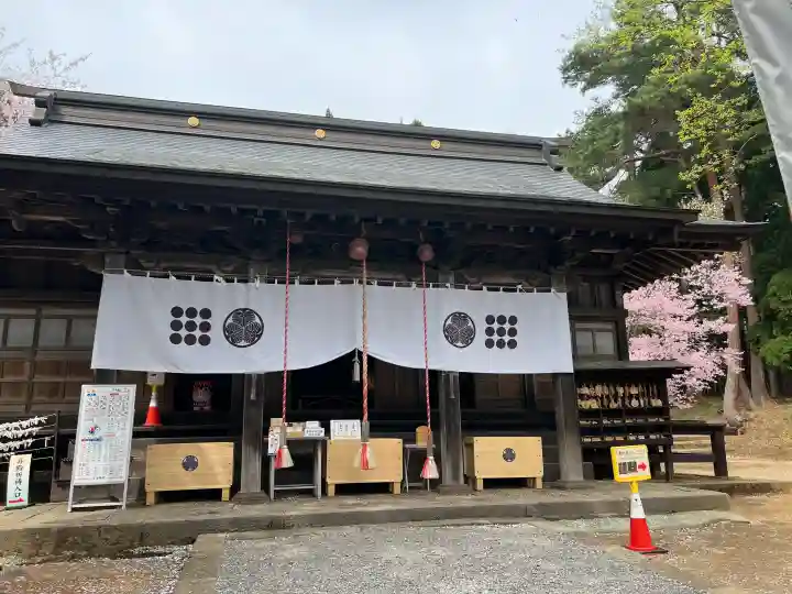 土津神社|こどもと出世の神さまの{uncategorized: "未分類", other: "その他", undefined: "問題あり", building: "その他建物", grave: "お墓", sacred_gate: "鳥居", guardian: "狛犬", statue: "像", buddha: "仏像", history: "歴史", nature: "自然", garden: "庭園", animal: "動物", pagoda: "塔", temizu: "手水舎", mountain_gate: "山門・神門", sanctuary: "本殿・本堂", subordinate: "末社・摂社", art: "芸術", scenery: "景色", jizo: "地蔵", ema: "絵馬", goshuin: "御朱印", omikuji: "おみくじ", items: "授与品その他", amulet: "お守り", goshuincho: "御朱印帳", eats: "食事", festival: "お祭り", votive_dance: "神楽", shichigosan: "七五三参", wedding: "結婚式", experience: "体験その他", initially: "初詣", around: "周辺", anti_infection: "感染症対策"}