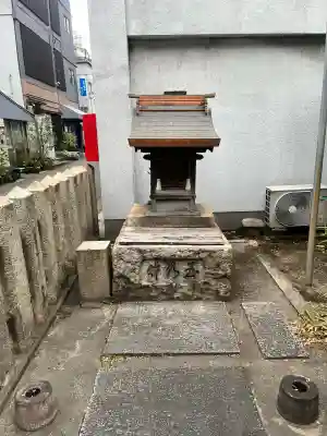 西出鎮守稲荷神社の{uncategorized: "未分類", other: "その他", undefined: "問題あり", building: "その他建物", grave: "お墓", sacred_gate: "鳥居", guardian: "狛犬", statue: "像", buddha: "仏像", history: "歴史", nature: "自然", garden: "庭園", animal: "動物", pagoda: "塔", temizu: "手水舎", mountain_gate: "山門・神門", sanctuary: "本殿・本堂", subordinate: "末社・摂社", art: "芸術", scenery: "景色", jizo: "地蔵", ema: "絵馬", goshuin: "御朱印", omikuji: "おみくじ", items: "授与品その他", amulet: "お守り", goshuincho: "御朱印帳", eats: "食事", festival: "お祭り", votive_dance: "神楽", shichigosan: "七五三参", wedding: "結婚式", experience: "体験その他", initially: "初詣", around: "周辺", anti_infection: "感染症対策"}