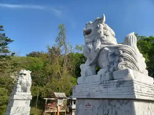 高山稲荷神社の狛犬