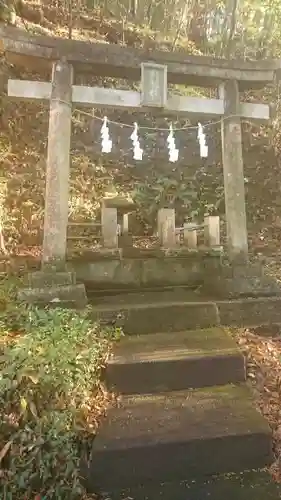 菅東山出世稲荷神社の鳥居