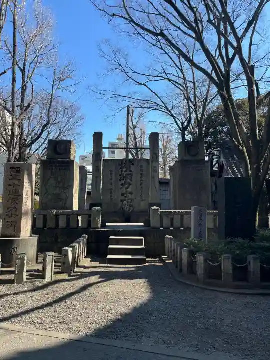 富岡八幡宮の{uncategorized: "未分類", other: "その他", undefined: "問題あり", building: "その他建物", grave: "お墓", sacred_gate: "鳥居", guardian: "狛犬", statue: "像", buddha: "仏像", history: "歴史", nature: "自然", garden: "庭園", animal: "動物", pagoda: "塔", temizu: "手水舎", mountain_gate: "山門・神門", sanctuary: "本殿・本堂", subordinate: "末社・摂社", art: "芸術", scenery: "景色", jizo: "地蔵", ema: "絵馬", goshuin: "御朱印", omikuji: "おみくじ", items: "授与品その他", amulet: "お守り", goshuincho: "御朱印帳", eats: "食事", festival: "お祭り", votive_dance: "神楽", shichigosan: "七五三参", wedding: "結婚式", experience: "体験その他", initially: "初詣", around: "周辺", anti_infection: "感染症対策"}