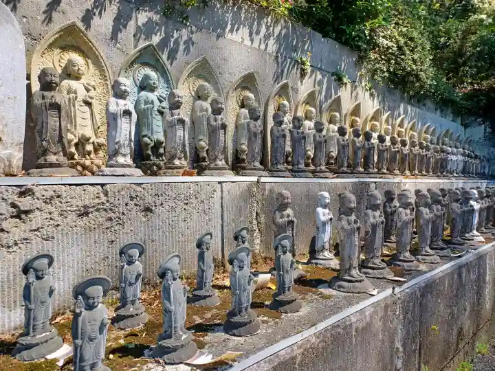 清照寺の{uncategorized: "未分類", other: "その他", undefined: "問題あり", building: "その他建物", grave: "お墓", sacred_gate: "鳥居", guardian: "狛犬", statue: "像", buddha: "仏像", history: "歴史", nature: "自然", garden: "庭園", animal: "動物", pagoda: "塔", temizu: "手水舎", mountain_gate: "山門・神門", sanctuary: "本殿・本堂", subordinate: "末社・摂社", art: "芸術", scenery: "景色", jizo: "地蔵", ema: "絵馬", goshuin: "御朱印", omikuji: "おみくじ", items: "授与品その他", amulet: "お守り", goshuincho: "御朱印帳", eats: "食事", festival: "お祭り", votive_dance: "神楽", shichigosan: "七五三参", wedding: "結婚式", experience: "体験その他", initially: "初詣", around: "周辺", anti_infection: "感染症対策"}