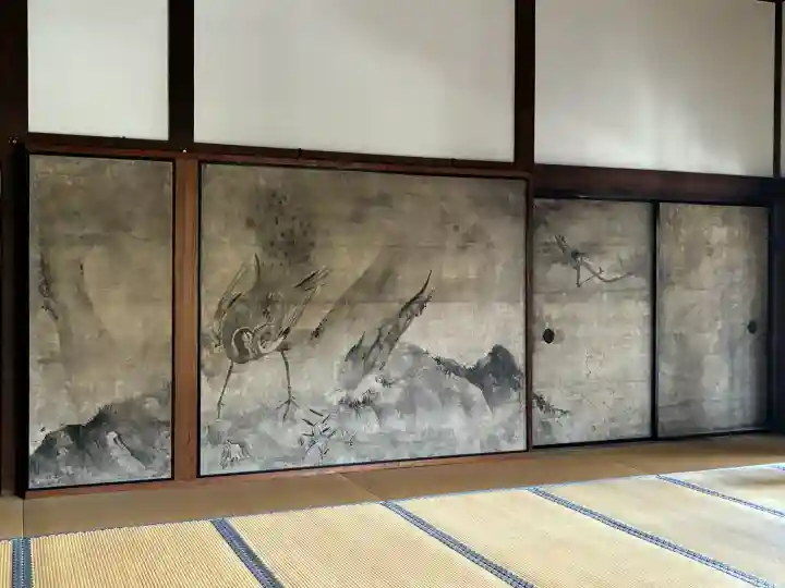 建仁寺(建仁禅寺)の{uncategorized: "未分類", other: "その他", undefined: "問題あり", building: "その他建物", grave: "お墓", sacred_gate: "鳥居", guardian: "狛犬", statue: "像", buddha: "仏像", history: "歴史", nature: "自然", garden: "庭園", animal: "動物", pagoda: "塔", temizu: "手水舎", mountain_gate: "山門・神門", sanctuary: "本殿・本堂", subordinate: "末社・摂社", art: "芸術", scenery: "景色", jizo: "地蔵", ema: "絵馬", goshuin: "御朱印", omikuji: "おみくじ", items: "授与品その他", amulet: "お守り", goshuincho: "御朱印帳", eats: "食事", festival: "お祭り", votive_dance: "神楽", shichigosan: "七五三参", wedding: "結婚式", experience: "体験その他", initially: "初詣", around: "周辺", anti_infection: "感染症対策"}