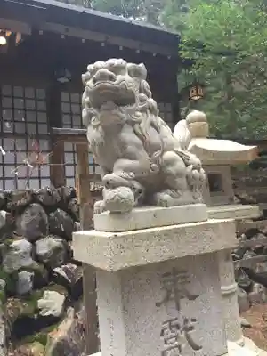 川上山若宮八幡宮の狛犬