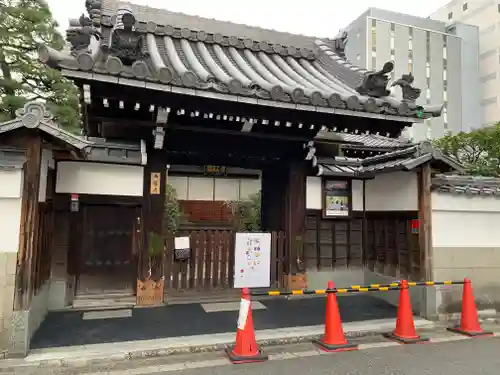 西導寺の山門・神門