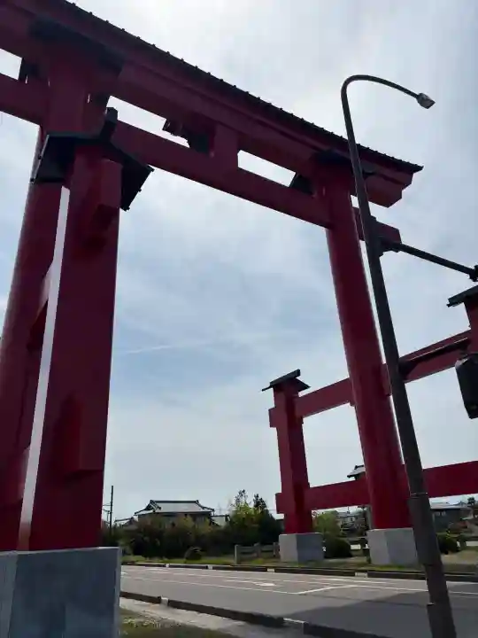 彌彦神社の{uncategorized: "未分類", other: "その他", undefined: "問題あり", building: "その他建物", grave: "お墓", sacred_gate: "鳥居", guardian: "狛犬", statue: "像", buddha: "仏像", history: "歴史", nature: "自然", garden: "庭園", animal: "動物", pagoda: "塔", temizu: "手水舎", mountain_gate: "山門・神門", sanctuary: "本殿・本堂", subordinate: "末社・摂社", art: "芸術", scenery: "景色", jizo: "地蔵", ema: "絵馬", goshuin: "御朱印", omikuji: "おみくじ", items: "授与品その他", amulet: "お守り", goshuincho: "御朱印帳", eats: "食事", festival: "お祭り", votive_dance: "神楽", shichigosan: "七五三参", wedding: "結婚式", experience: "体験その他", initially: "初詣", around: "周辺", anti_infection: "感染症対策"}