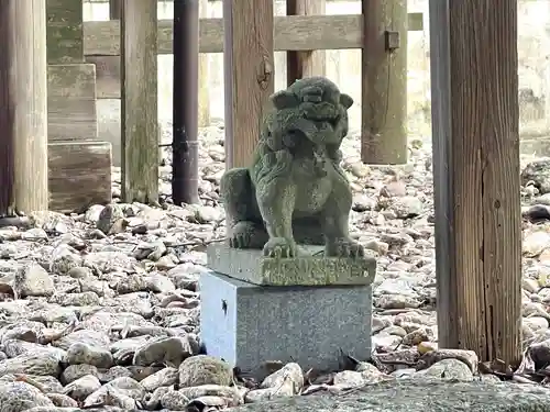 関神社の狛犬