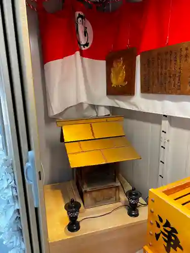 本陣狸大明神社の本殿