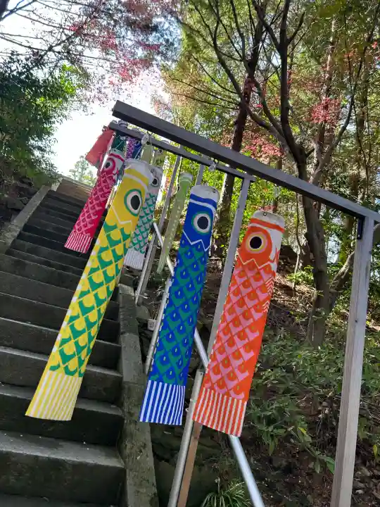 滑川神社 - 仕事と子どもの守り神の{uncategorized: "未分類", other: "その他", undefined: "問題あり", building: "その他建物", grave: "お墓", sacred_gate: "鳥居", guardian: "狛犬", statue: "像", buddha: "仏像", history: "歴史", nature: "自然", garden: "庭園", animal: "動物", pagoda: "塔", temizu: "手水舎", mountain_gate: "山門・神門", sanctuary: "本殿・本堂", subordinate: "末社・摂社", art: "芸術", scenery: "景色", jizo: "地蔵", ema: "絵馬", goshuin: "御朱印", omikuji: "おみくじ", items: "授与品その他", amulet: "お守り", goshuincho: "御朱印帳", eats: "食事", festival: "お祭り", votive_dance: "神楽", shichigosan: "七五三参", wedding: "結婚式", experience: "体験その他", initially: "初詣", around: "周辺", anti_infection: "感染症対策"}