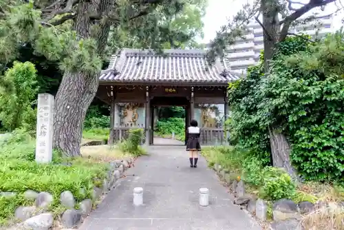 弥勒寺の山門