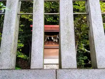 八柱神社（荒尾）の末社・摂社