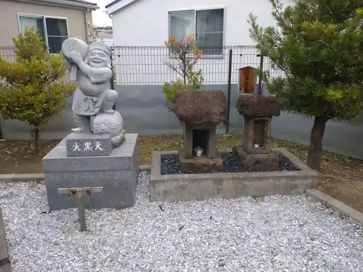 高谷大神宮の{uncategorized: "未分類", other: "その他", undefined: "問題あり", building: "その他建物", grave: "お墓", sacred_gate: "鳥居", guardian: "狛犬", statue: "像", buddha: "仏像", history: "歴史", nature: "自然", garden: "庭園", animal: "動物", pagoda: "塔", temizu: "手水舎", mountain_gate: "山門・神門", sanctuary: "本殿・本堂", subordinate: "末社・摂社", art: "芸術", scenery: "景色", jizo: "地蔵", ema: "絵馬", goshuin: "御朱印", omikuji: "おみくじ", items: "授与品その他", amulet: "お守り", goshuincho: "御朱印帳", eats: "食事", festival: "お祭り", votive_dance: "神楽", shichigosan: "七五三参", wedding: "結婚式", experience: "体験その他", initially: "初詣", around: "周辺", anti_infection: "感染症対策"}