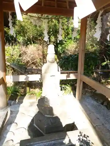 蛇苦止明神（蛇苦止堂）の{uncategorized: "未分類", other: "その他", undefined: "問題あり", building: "その他建物", grave: "お墓", sacred_gate: "鳥居", guardian: "狛犬", statue: "像", buddha: "仏像", history: "歴史", nature: "自然", garden: "庭園", animal: "動物", pagoda: "塔", temizu: "手水舎", mountain_gate: "山門・神門", sanctuary: "本殿・本堂", subordinate: "末社・摂社", art: "芸術", scenery: "景色", jizo: "地蔵", ema: "絵馬", goshuin: "御朱印", omikuji: "おみくじ", items: "授与品その他", amulet: "お守り", goshuincho: "御朱印帳", eats: "食事", festival: "お祭り", votive_dance: "神楽", shichigosan: "七五三参", wedding: "結婚式", experience: "体験その他", initially: "初詣", around: "周辺", anti_infection: "感染症対策"}