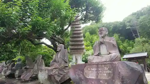 休山寺の像