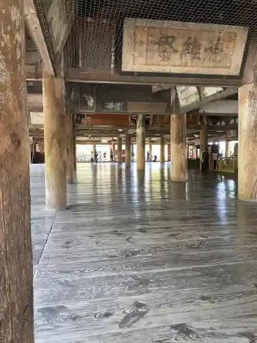 厳島神社の{uncategorized: "未分類", other: "その他", undefined: "問題あり", building: "その他建物", grave: "お墓", sacred_gate: "鳥居", guardian: "狛犬", statue: "像", buddha: "仏像", history: "歴史", nature: "自然", garden: "庭園", animal: "動物", pagoda: "塔", temizu: "手水舎", mountain_gate: "山門・神門", sanctuary: "本殿・本堂", subordinate: "末社・摂社", art: "芸術", scenery: "景色", jizo: "地蔵", ema: "絵馬", goshuin: "御朱印", omikuji: "おみくじ", items: "授与品その他", amulet: "お守り", goshuincho: "御朱印帳", eats: "食事", festival: "お祭り", votive_dance: "神楽", shichigosan: "七五三参", wedding: "結婚式", experience: "体験その他", initially: "初詣", around: "周辺", anti_infection: "感染症対策"}