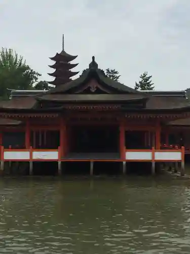 厳島神社の本殿