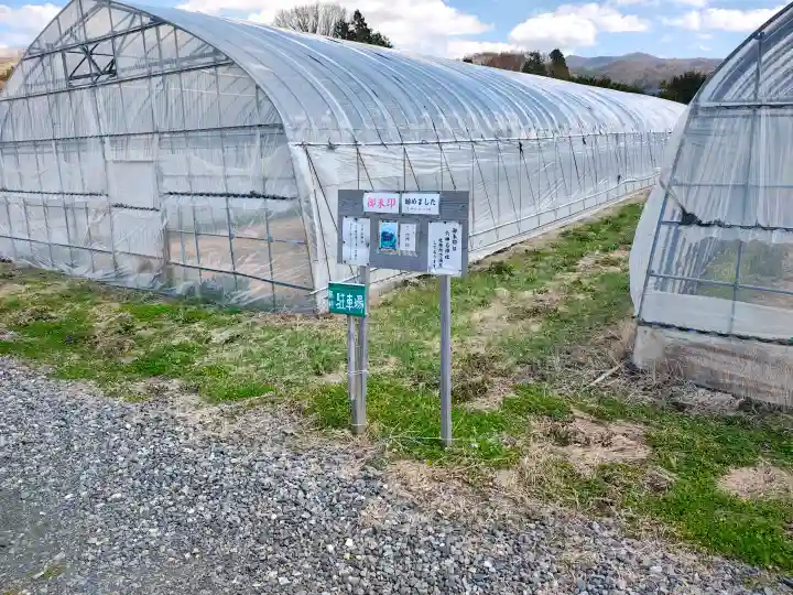荒神神社の{uncategorized: "未分類", other: "その他", undefined: "問題あり", building: "その他建物", grave: "お墓", sacred_gate: "鳥居", guardian: "狛犬", statue: "像", buddha: "仏像", history: "歴史", nature: "自然", garden: "庭園", animal: "動物", pagoda: "塔", temizu: "手水舎", mountain_gate: "山門・神門", sanctuary: "本殿・本堂", subordinate: "末社・摂社", art: "芸術", scenery: "景色", jizo: "地蔵", ema: "絵馬", goshuin: "御朱印", omikuji: "おみくじ", items: "授与品その他", amulet: "お守り", goshuincho: "御朱印帳", eats: "食事", festival: "お祭り", votive_dance: "神楽", shichigosan: "七五三参", wedding: "結婚式", experience: "体験その他", initially: "初詣", around: "周辺", anti_infection: "感染症対策"}